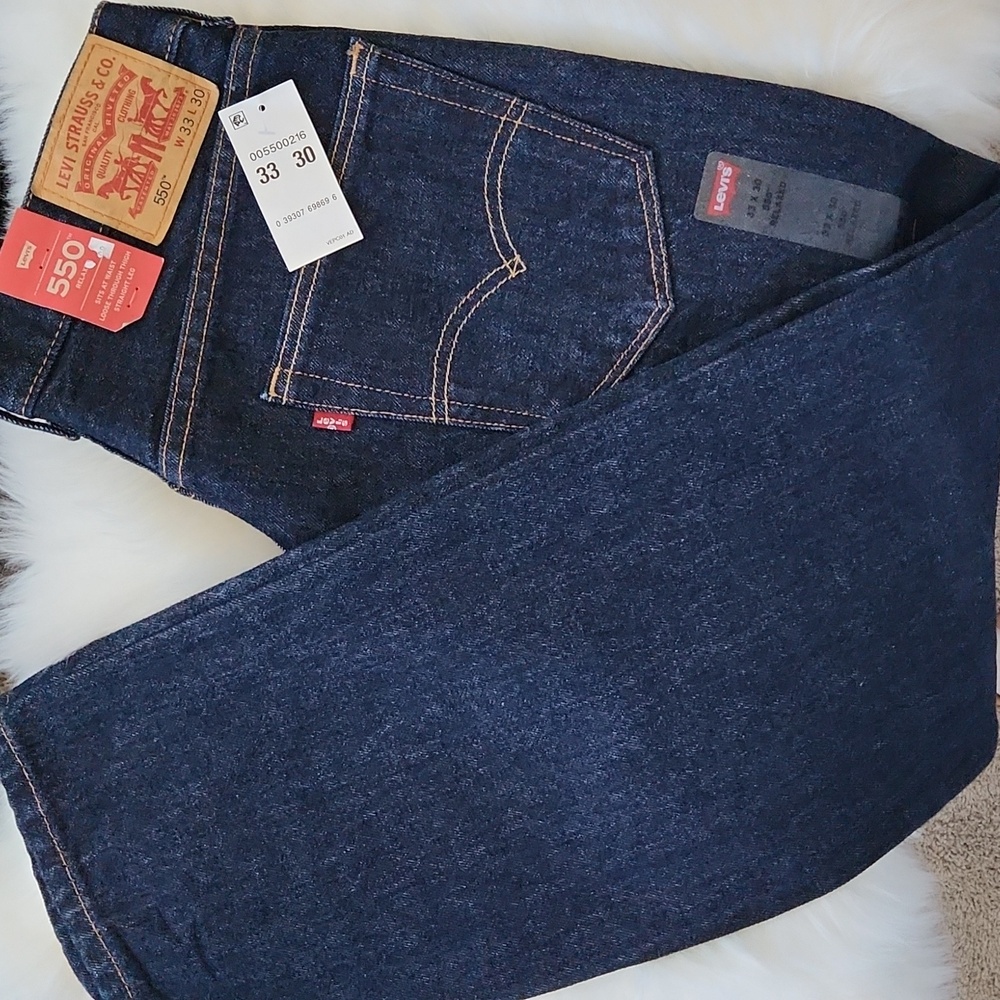 NWT Levis 550 Relaxed W33 L30 Dark Denim